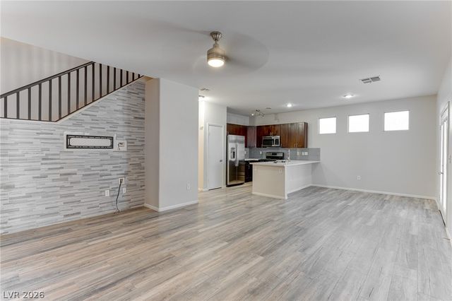 860 Viento Del Montagna Avenue, Henderson, NV 89012