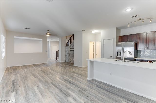 860 Viento Del Montagna Avenue, Henderson, NV 89012