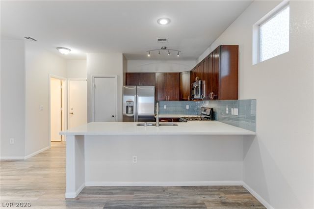 860 Viento Del Montagna Avenue, Henderson, NV 89012