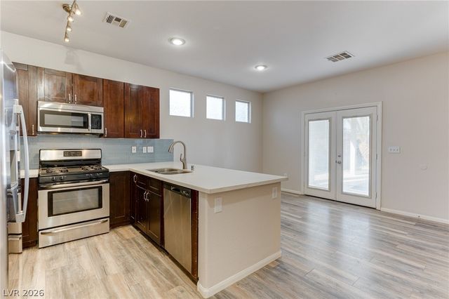 860 Viento Del Montagna Avenue, Henderson, NV 89012
