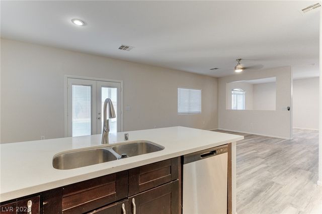 860 Viento Del Montagna Avenue, Henderson, NV 89012