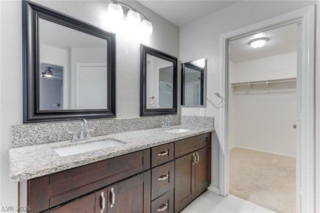 860 Viento Del Montagna Avenue, Henderson, NV 89012