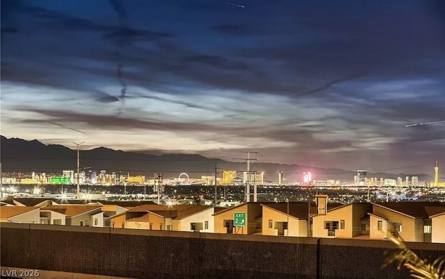 860 Viento Del Montagna Avenue, Henderson, NV 89012