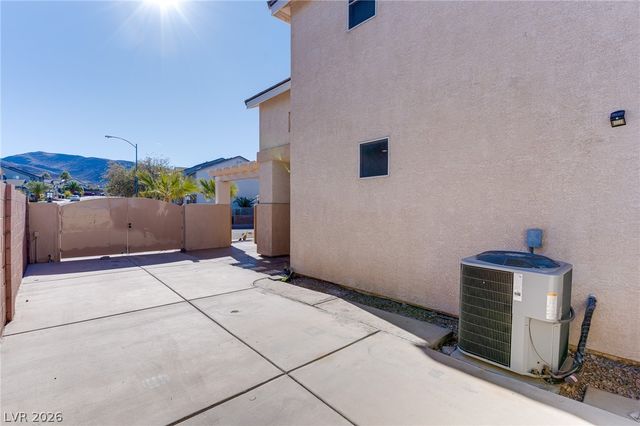 860 Viento Del Montagna Avenue, Henderson, NV 89012