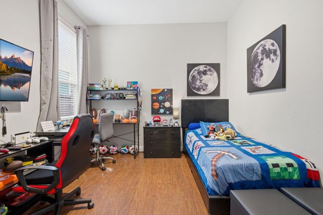 127 Lindenberry Circle, The Woodlands, TX 77389