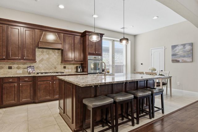 127 Lindenberry Circle, The Woodlands, TX 77389