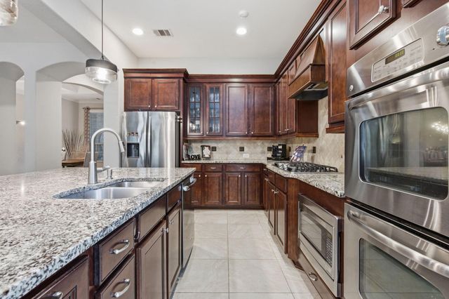 127 Lindenberry Circle, The Woodlands, TX 77389