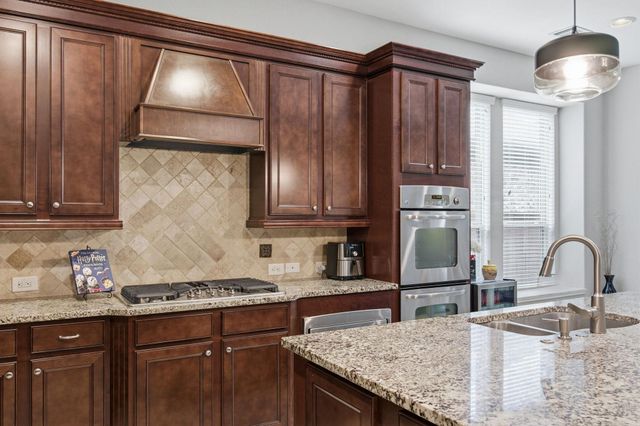 127 Lindenberry Circle, The Woodlands, TX 77389