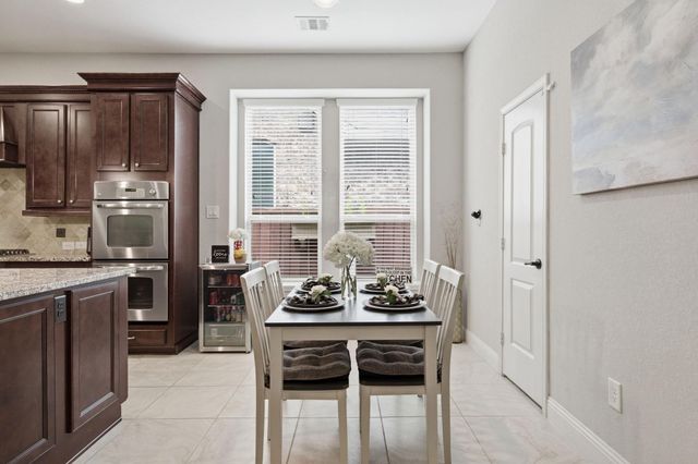 127 Lindenberry Circle, The Woodlands, TX 77389