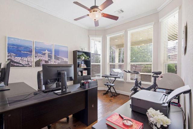 127 Lindenberry Circle, The Woodlands, TX 77389