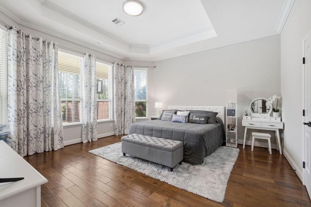 127 Lindenberry Circle, The Woodlands, TX 77389