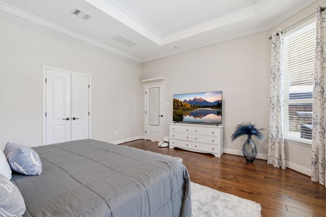 127 Lindenberry Circle, The Woodlands, TX 77389