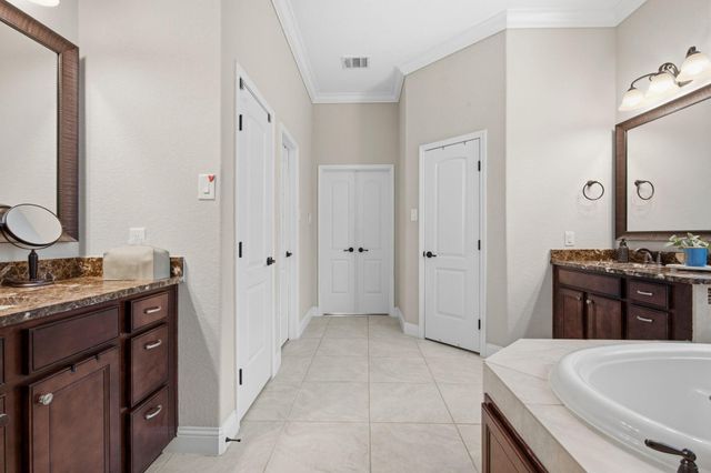127 Lindenberry Circle, The Woodlands, TX 77389