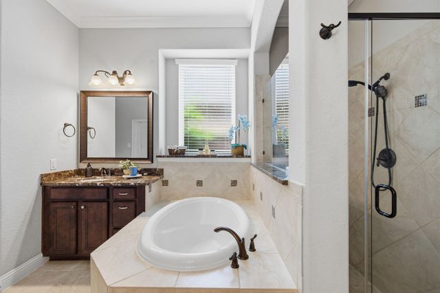 127 Lindenberry Circle, The Woodlands, TX 77389
