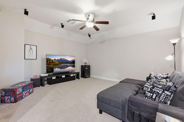 127 Lindenberry Circle, The Woodlands, TX 77389