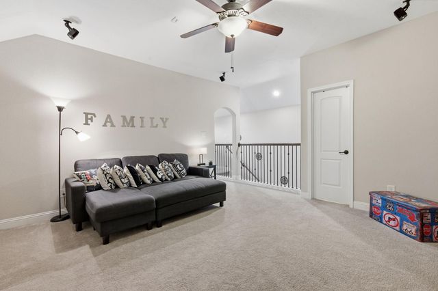 127 Lindenberry Circle, The Woodlands, TX 77389