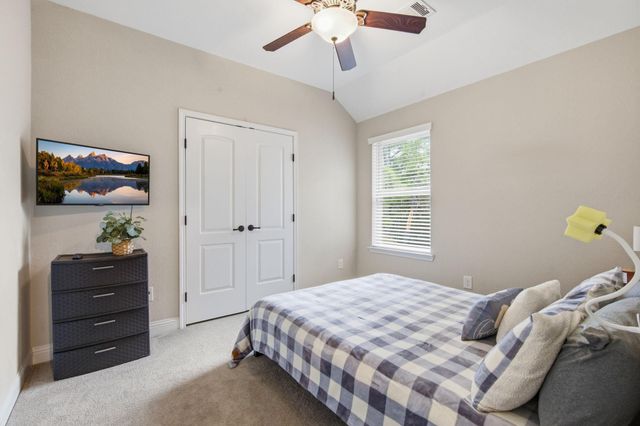 127 Lindenberry Circle, The Woodlands, TX 77389