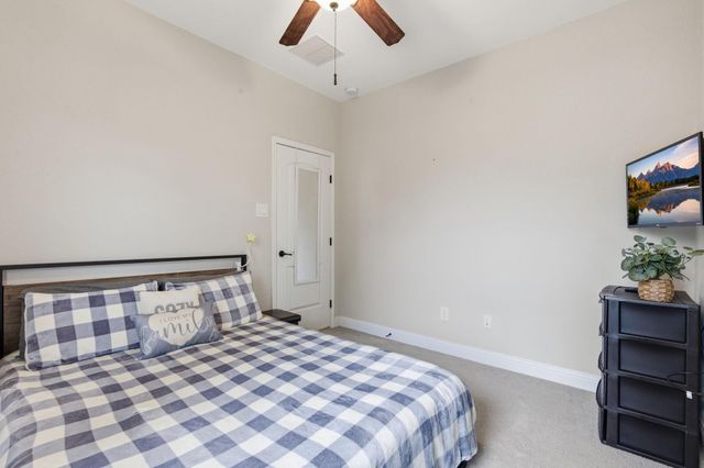 127 Lindenberry Circle, The Woodlands, TX 77389