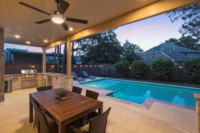 127 Lindenberry Circle, The Woodlands, TX 77389