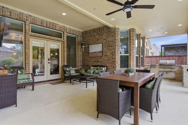 127 Lindenberry Circle, The Woodlands, TX 77389
