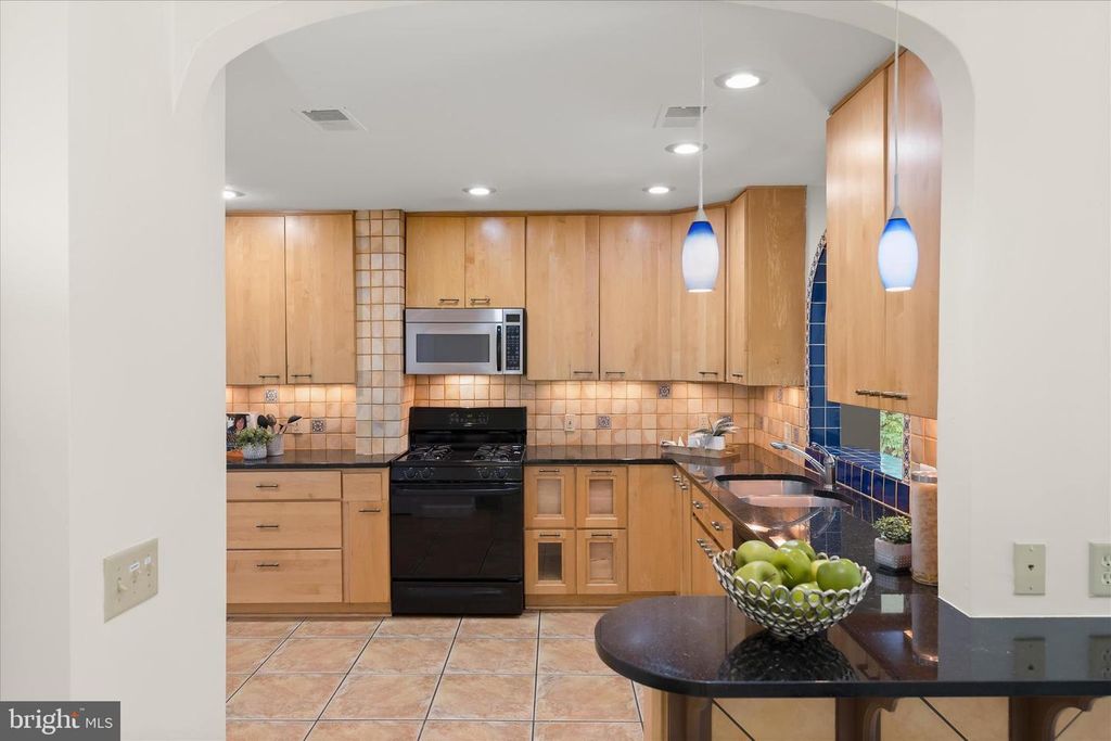 Image 14 of property listing at 4407 HIGHLAND AVE, Bethesda, MD 20814