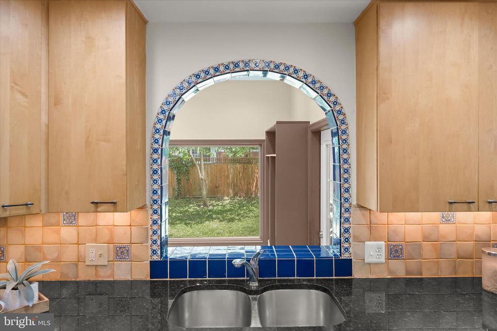 Image 15 of property listing at 4407 HIGHLAND AVE, Bethesda, MD 20814