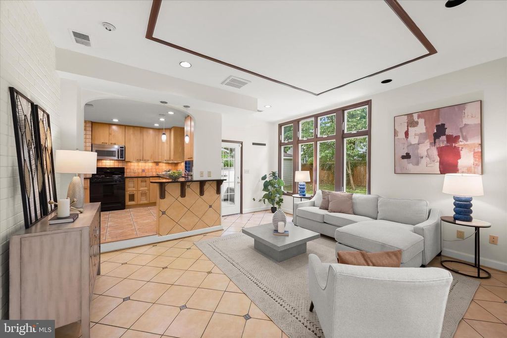 Image 16 of property listing at 4407 HIGHLAND AVE, Bethesda, MD 20814