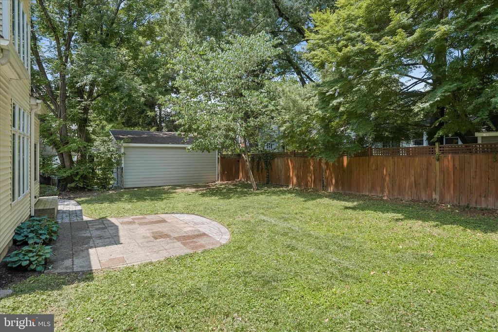 Image 22 of property listing at 4407 HIGHLAND AVE, Bethesda, MD 20814