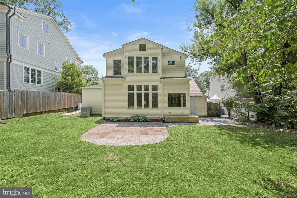 Image 23 of property listing at 4407 HIGHLAND AVE, Bethesda, MD 20814