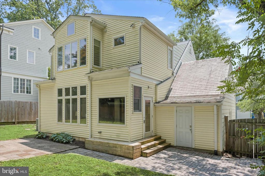 Image 24 of property listing at 4407 HIGHLAND AVE, Bethesda, MD 20814