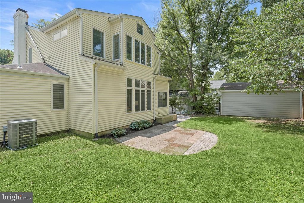 Image 25 of property listing at 4407 HIGHLAND AVE, Bethesda, MD 20814