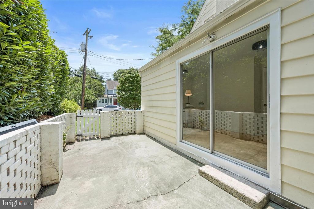 Image 26 of property listing at 4407 HIGHLAND AVE, Bethesda, MD 20814