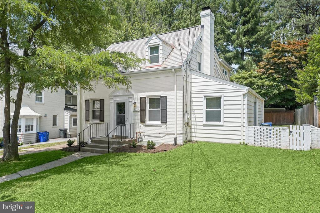 Image 3 of property listing at 4407 HIGHLAND AVE, Bethesda, MD 20814