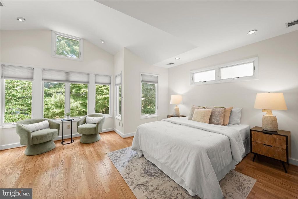 Image 33 of property listing at 4407 HIGHLAND AVE, Bethesda, MD 20814