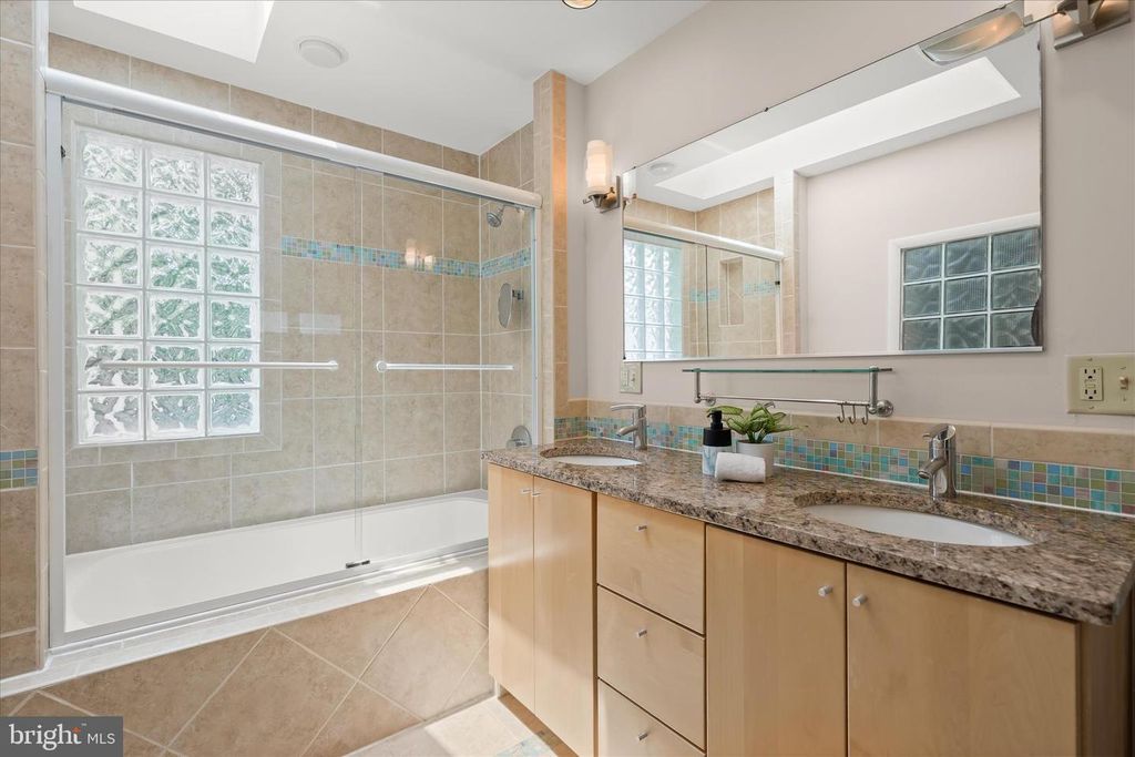 Image 36 of property listing at 4407 HIGHLAND AVE, Bethesda, MD 20814