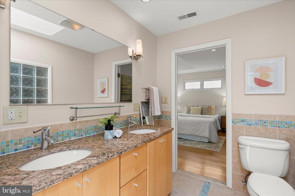 Image 37 of property listing at 4407 HIGHLAND AVE, Bethesda, MD 20814