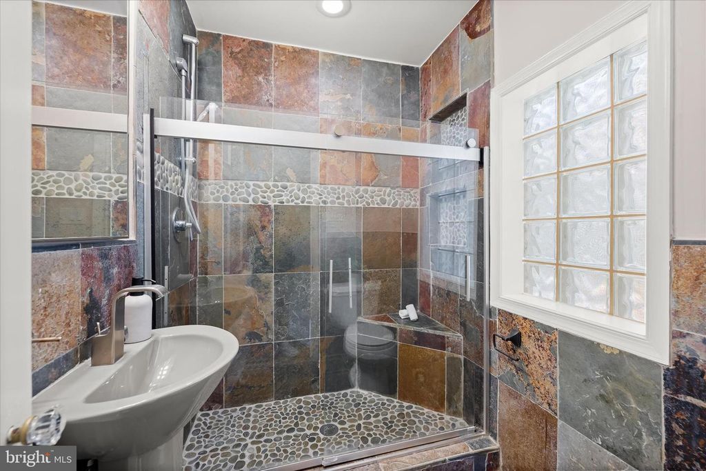 Image 39 of property listing at 4407 HIGHLAND AVE, Bethesda, MD 20814