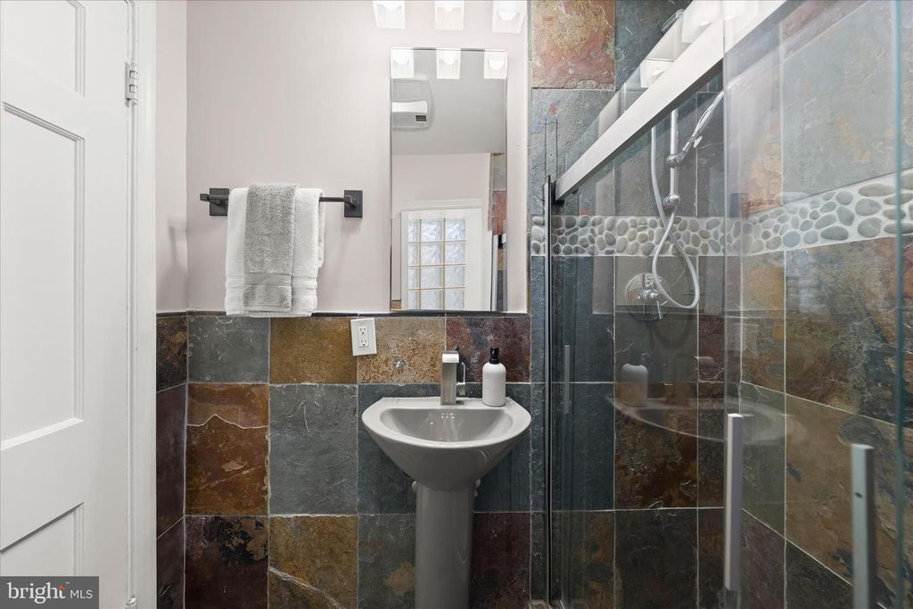 Image 40 of property listing at 4407 HIGHLAND AVE, Bethesda, MD 20814