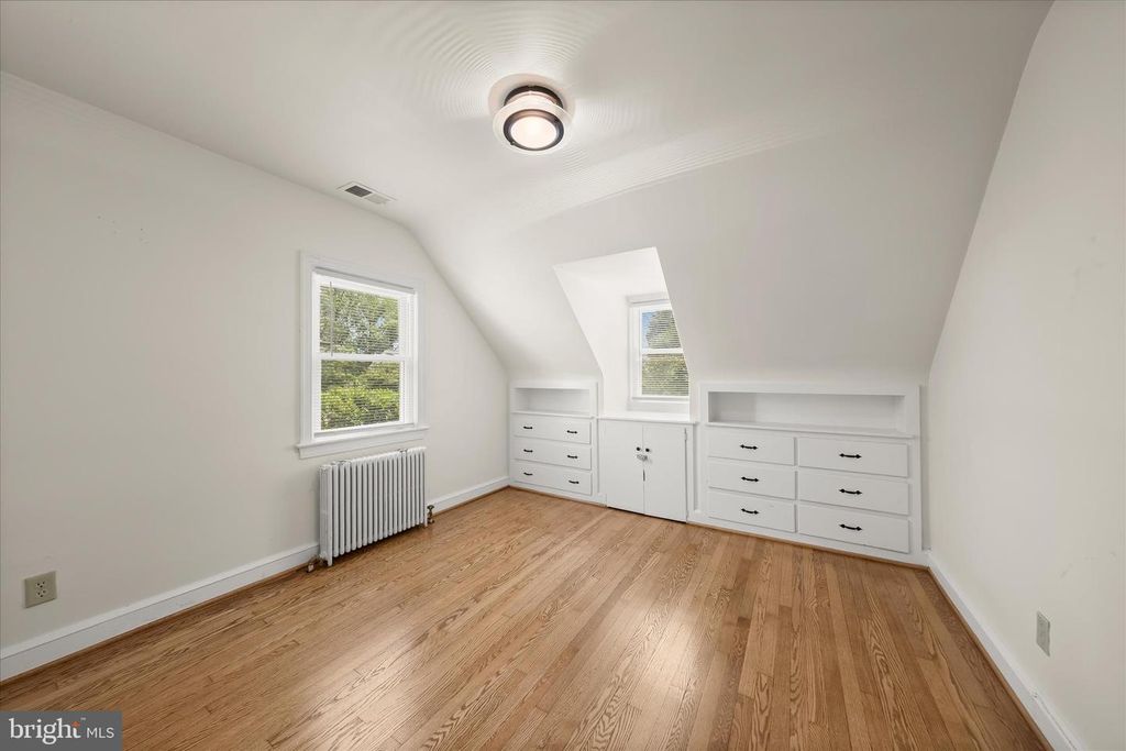 Image 41 of property listing at 4407 HIGHLAND AVE, Bethesda, MD 20814