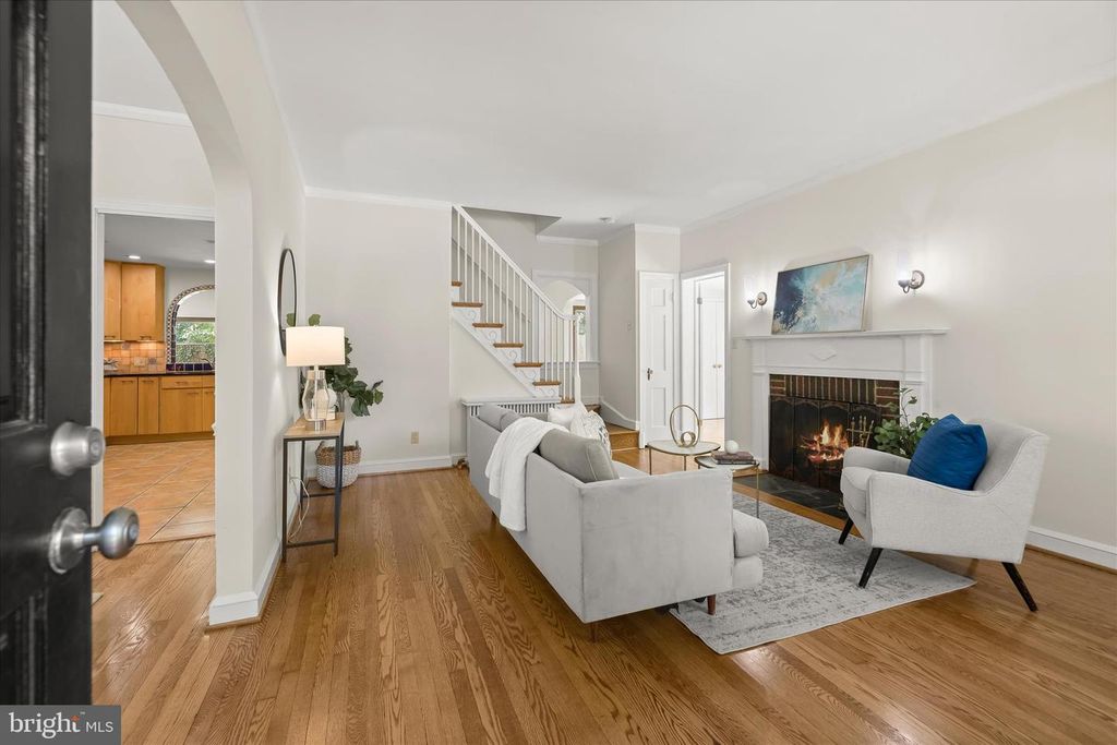 Image 6 of property listing at 4407 HIGHLAND AVE, Bethesda, MD 20814