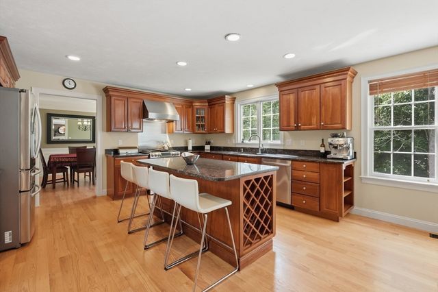 21 Manchester Pl, Natick, MA 01760