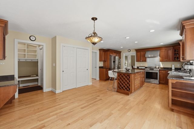 21 Manchester Pl, Natick, MA 01760