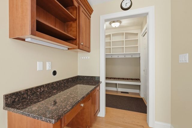 21 Manchester Pl, Natick, MA 01760