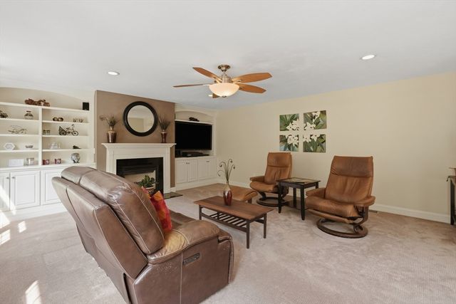 21 Manchester Pl, Natick, MA 01760