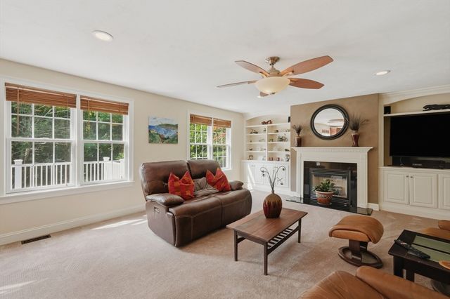 21 Manchester Pl, Natick, MA 01760
