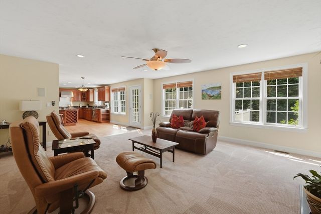 21 Manchester Pl, Natick, MA 01760