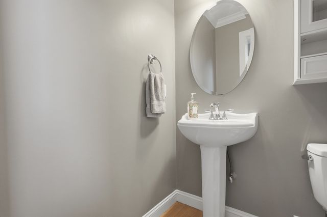 21 Manchester Pl, Natick, MA 01760