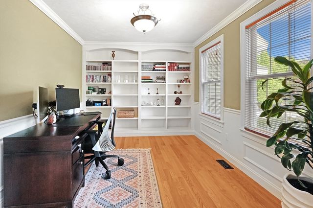 21 Manchester Pl, Natick, MA 01760
