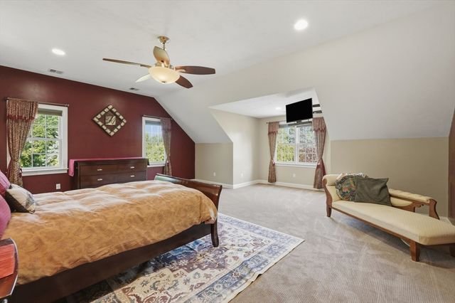 21 Manchester Pl, Natick, MA 01760