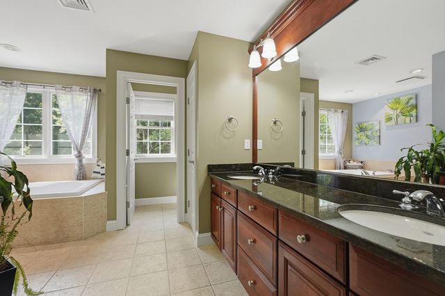 21 Manchester Pl, Natick, MA 01760
